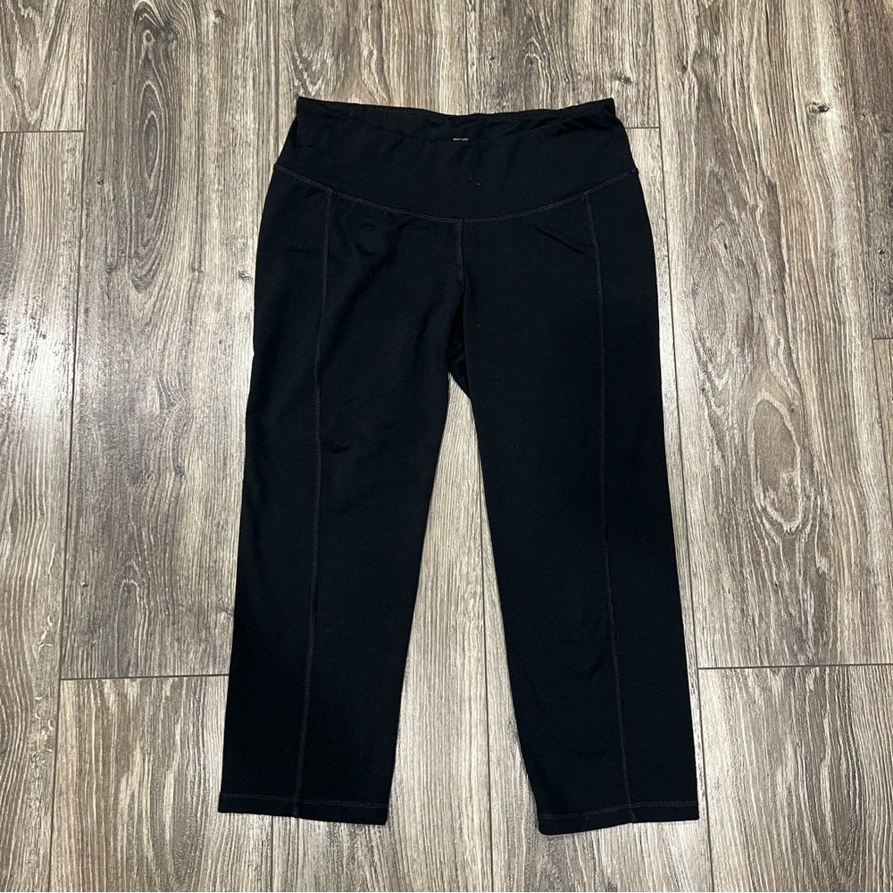 🍎 3/$30 Old Navy Active Black Fitted Capri Leggings